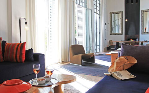 Villa Susan: Meubilair, Interieur Ontwerp, Flooring, Muur, Verdieping, Woonkamer, Bankstel, Hout, Kamer, Textiel