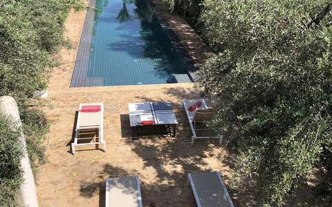 Villa Susan: Zwembad, Tuin, Backyard, Buitenmeubels, Landscaping, Werf, Hacienda, Ligstoel, Eco Hotel, Toevlucht