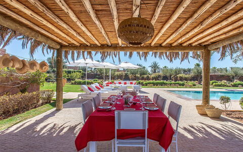 Villa Delizia: Toevlucht, Zwembad, Eco Hotel, Tuin, Hacienda, Schaduw, Landscaping, Buitenmeubels, Landgoed, Gazon