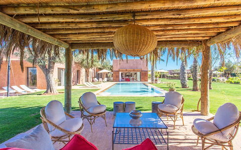 Villa Delizia: Zwembad, Toevlucht, Landgoed, Eco Hotel, Hacienda, Schaduw, Landscaping, Vrije Tijd, Gazon, Villa