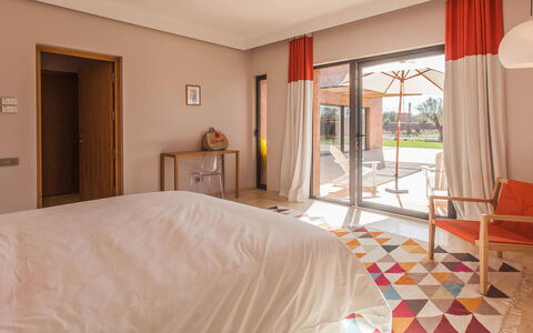 Villa Delizia: Meubilair, Verdieping, Flooring, Interieur Ontwerp, Beits, Stoel, Toevlucht, Schaduw, Hardwood, Zwembad
