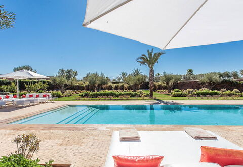 Villa Delizia: Zwembad, Toevlucht, Buitenmeubels, Tuin, Ligstoel, Landscaping, Paraplu, Hacienda, Eco Hotel, Schaduw