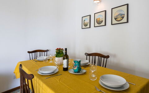 Casa Iago: Meubilair, Interieur Ontwerp, Hout, Tafel, Eetkamer, Flooring, Keuken En Eettafel, Verdieping, Kamer, Tafelkleed