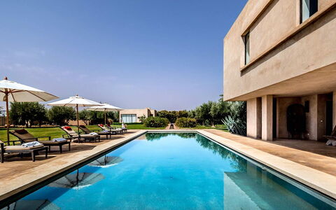 Villa Noria: Zwembad, Toevlucht, Reflecting Pool, Landgoed, Waterpartij, Reflectie, Villa, Landscaping, Thermae