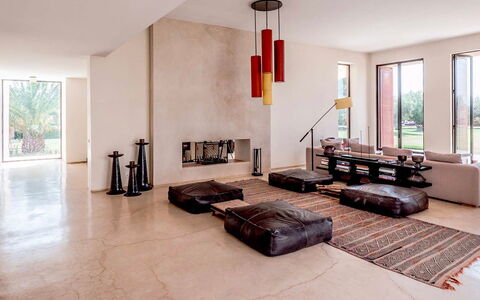 Villa Noria: Interieur Ontwerp, Flooring, Verdieping, Meubilair, Muur, Hout, Plafond, Woonkamer, Kamer, Bankstel