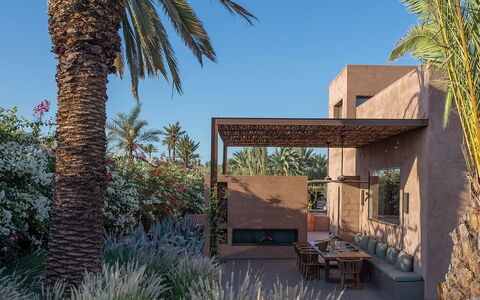 Villa Palmeraie: Struik, Tuin, Landscaping, Landgoed, Toevlucht, Schaduw, Backyard, Natuurlijk Materiaal, Hacienda