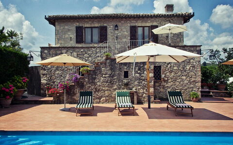 Villa Selvamica: Blauw, Zwembad, Toevlucht, Paraplu, Buitenmeubels, Bloempot, Landgoed, Villa, Ligstoel, Hacienda