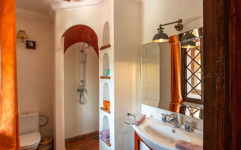 Le Jardin Mogador: Muur, Interieur Ontwerp, Flooring, Wastafel In De Badkamer, Loodgieterswerkinrichting, Verdieping, Plafond, Kamer, Badkamer, Kraan