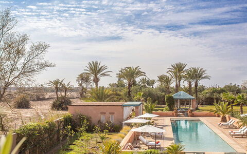 Villa Jamila: Zwembad, Toevlucht, Buitenmeubels, Landscaping, Hacienda, Landgoed, Ligstoel, Villa, Eco Hotel