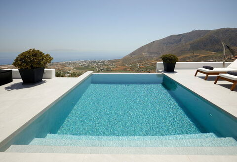 Villa Kenan: Blauw, Zwembad, Water, Samengesteld Materiaal, Toevlucht, Vrije Tijd, Tegel, Eco Hotel, Waterpartij, Natuurlijk Materiaal