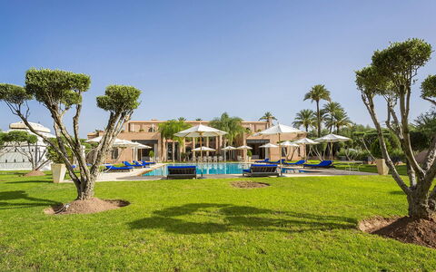 Le Palais du Roi: Buitenmeubels, Toevlucht, Zwembad, Schaduw, Vrije Tijd, Paraplu, Eco Hotel, Hotel, Villa
