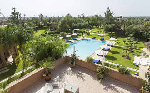 Le Palais du Roi: Zwembad, Paraplu, Toevlucht, Buitenmeubels, Ligstoel, Eco Hotel, Hacienda, Landscaping, Thermae, Landgoed