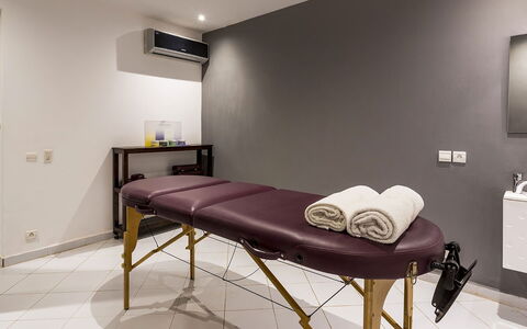 Le Palais du Roi: Meubilair, Interieur Ontwerp, Kamer, Kliniek, Medische Apparatuur, Bed, Stellingen