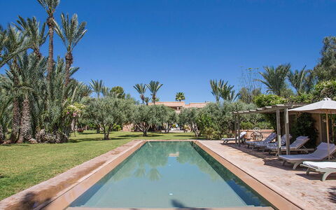 Villa Hasna: Zwembad, Toevlucht, Hacienda, Buitenmeubels, Landgoed, Schaduw, Eco Hotel, Landscaping, Ligstoel