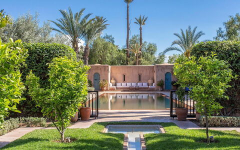 Villa Exotic: Zwembad, Toevlucht, Tuin, Hacienda, Waterpartij, Buitenmeubels, Landgoed, Landscaping, Schaduw, Binnenplaats