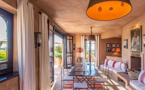 Villa Exotic: Meubilair, Huis, Stoel, Buitenmeubels, Villa, Woonkamer, Bankstel, Balkon, Hotel