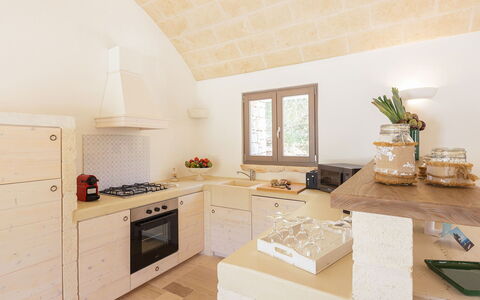 Villa Olivella: Muur, Flooring, Interieur Ontwerp, Verdieping, Huis, Meubilair, Plafond, Countertop, Kamer, Keuken