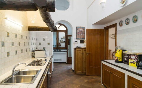 Villa Desideria: Interieur Ontwerp, Keuken, Countertop, Flooring, Plafond, Meubilair, Verdieping, Toestel Van De Keuken, Cabinetry, Verlichting