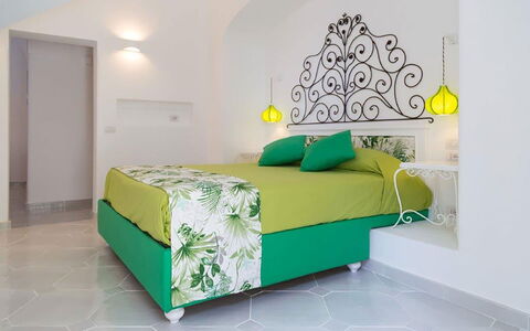 Villa Desideria: Interieur Ontwerp, Meubilair, Flooring, Verdieping, Plafond, Slaapkamer, Kamer, Verlichting, Huis, Bed