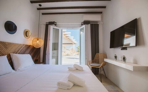 Villa Sonia: Schaduw, Balkon, Buitenmeubels, Trap