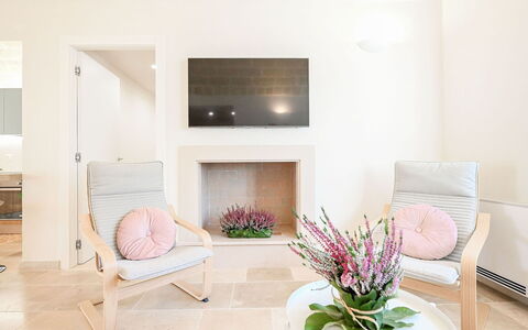 Trulli Heaven: Meubilair, Interieur Ontwerp, Muur, Flooring, Hout, Verdieping, Huis, Woonkamer, Kamer, Verlichting