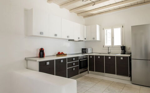 Villa Apollonia: Keuken, Countertop, Toestel Van De Keuken, Cabinetry, Major Appliance, Flooring, Meubilair, Interieur Ontwerp, Verdieping, Kast