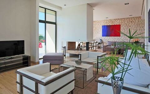 Villa Amador: Meubilair, Interieur Ontwerp, Flooring, Verdieping, Bankstel, Woonkamer, Plafond, Appartement, Tafel, Stoel