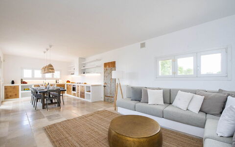 Villa Il Guaceto: Meubilair, Flooring, Interieur Ontwerp, Verdieping, Muur, Bankstel, Hout, Plafond, Woonkamer, Huis