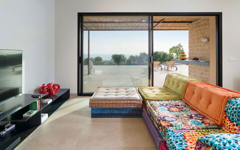 Villa Miriam: Meubilair, Interieur Ontwerp, Bankstel, Flooring, Verdieping, Woonkamer, Huis, Kamer, Appartement