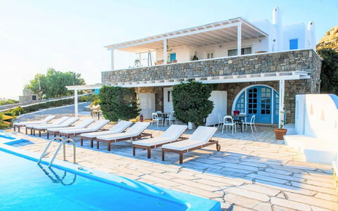 The Rose Flat: Toevlucht, Landgoed, Villa, Hotel, Zwembad, Herenhuis, Eco Hotel, Buitenmeubels