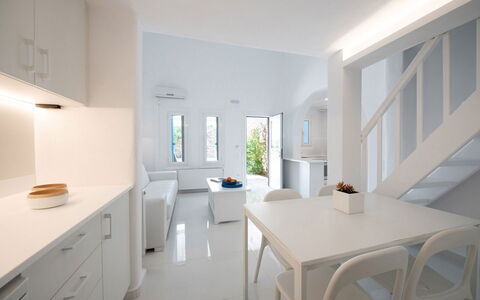 The Rose Flat: Interieur Ontwerp, Flooring, Meubilair, Plafond, Verdieping, Huis, Appartement, Stoel, Kamer, Keuken