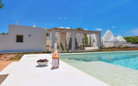 Trulli Fontana: Outdoor Structuur, Villa, Zwembad