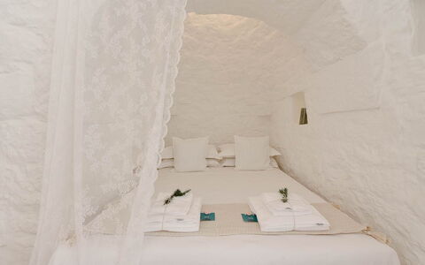 Trulli Fontana: Slaapkamer, Bed, Bedding, Hoofdkussen, Natuurlijk Materiaal, Laken, Linens, Kussen Gooien, Matras, Bed Frame