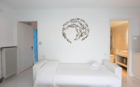 Apartment Rose 1: Slaapkamer, Bed, Laken, Bedding, Interieur Ontwerp, Verdieping, Meubilair, Bed Frame, Linens, Appartement