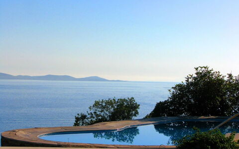 Apartment Rose 2: Blauw, Water, Zwemwater, Horizon, Kust En Oceanic Landvormen, Zee, Kust, Oceaan, Tropen, Kust