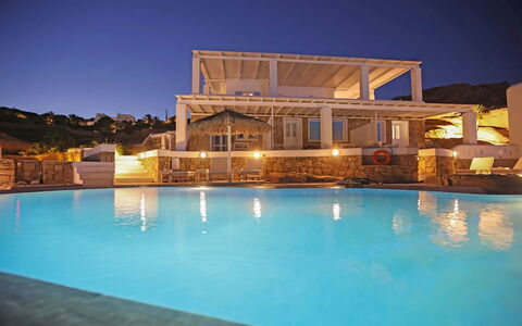 Apartment Rose 2: Nacht, Zwembad, Toevlucht, Hotel, Landgoed, Villa, Middernacht, Eco Hotel, Badplaats, Schemer