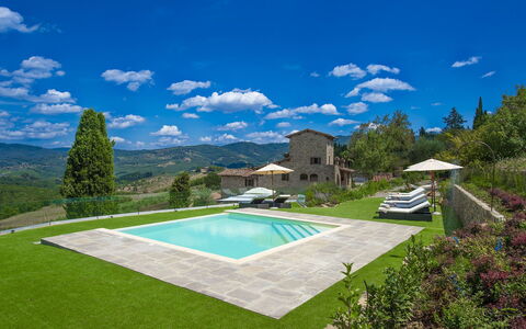 Villa Marinella: Zwembad, Heuvel, Bergketen, Toevlucht, Tuin, Boerderij, Landscaping, Landgoed, Gazon, Eco Hotel