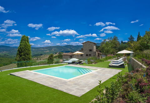 Villa Marinella: Zwembad, Heuvel, Bergketen, Toevlucht, Tuin, Boerderij, Landscaping, Landgoed, Gazon, Eco Hotel