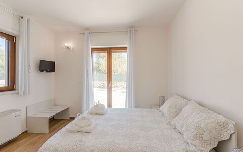 Villa Il Gelsomino: Hout, Interieur Ontwerp, Flooring, Verdieping, Huis, Plafond, Kamer, Slaapkamer, Bed, Appartement