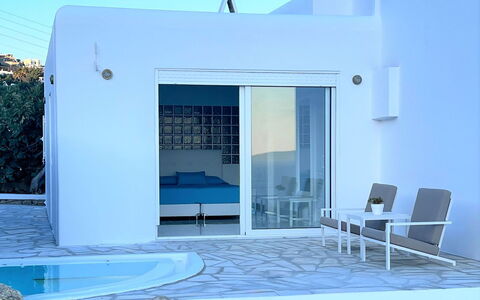 The Rose Suite with Jacuzzi: Meubilair, Schaduw, Buitenmeubels, Stoel, Toevlucht, Zwembad, Ontwerp, Hotel, Villa, Eco Hotel