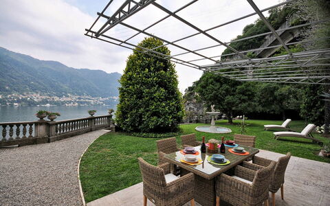 Letizia: Tuin, Stoel, Toevlucht, Landscaping, Eco Hotel, Bergketen, Landgoed, Schaduw, Werf, Gazon