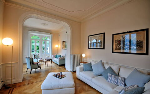 Letizia: Meubilair, Interieur Ontwerp, Muur, Bankstel, Flooring, Verdieping, Hout, Woonkamer, Plafond, Kamer