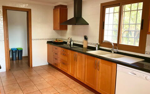 Dream House: Keuken, Cabinetry, Flooring, Countertop, Hout, Interieur Ontwerp, Gootsteen, Verdieping, Meubilair, Wastafel