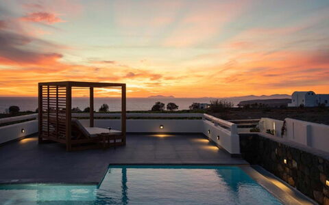 Golden Sunset Villa: Schemer, Zwembad, Afterglow, Zonsondergang, Toevlucht, Zonsopkomst, Avond, Buitenmeubels, Morgenrood, Eco Hotel