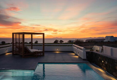 Golden Sunset Villa: Schemer, Zwembad, Afterglow, Zonsondergang, Toevlucht, Zonsopkomst, Avond, Buitenmeubels, Morgenrood, Eco Hotel