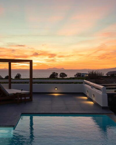 Golden Sunset Villa: Schemer, Zwembad, Afterglow, Zonsondergang, Toevlucht, Zonsopkomst, Avond, Buitenmeubels, Morgenrood, Eco Hotel