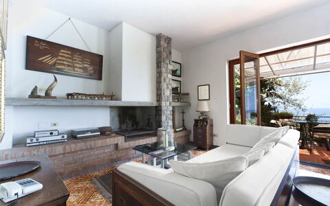 Villa Mary: Meubilair, Muur, Hout, Interieur Ontwerp, Flooring, Woonkamer, Verdieping, Bankstel, Kamer, Huis