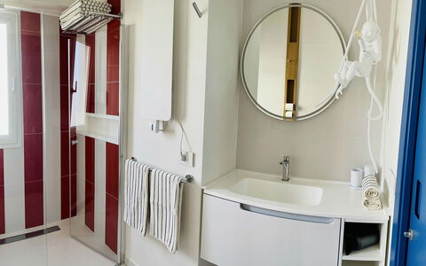 Nole 1: Loodgieterswerkinrichting, Badkamer, Interieur Ontwerp, Flooring, Wastafel In De Badkamer, Verdieping, Wastafel, Loodgieter, Kraan, Toilet