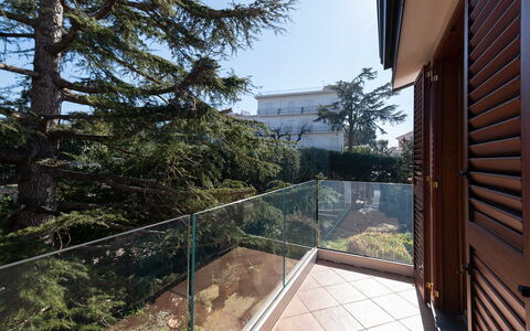 Villa Ava: Appartement, Balkon, Leuning, Condominium, Hek, Daylighting