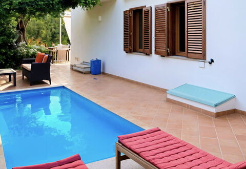 Villa Ava: Meubilair, Zwembad, Buitenmeubels, Vrije Tijd, Toevlucht, Verdieping, Eco Hotel, Schaduw, Beits, Stoel
